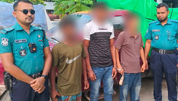 সিলেটে ভারতীয় চিনিসহ পিকআপ জব্দ, গ্রেফতার ৩