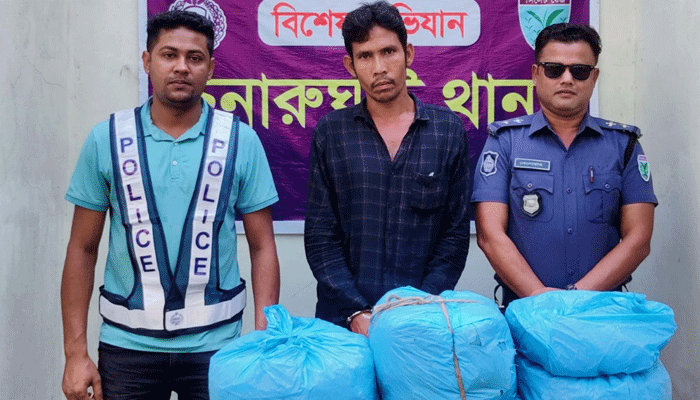 গাঁজা দিয়ে ফাঁসাতে গিয়ে পুলিশের সোর্স গ্রেপ্তার