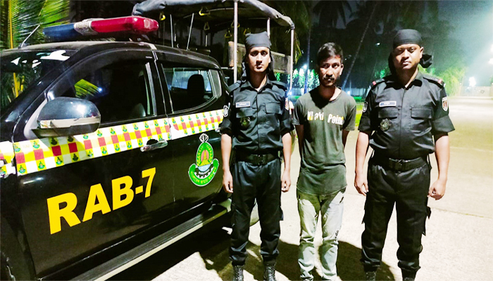 চট্টগ্রামে বিদেশি পিস্তলসহ যুবক গ্রেফতার