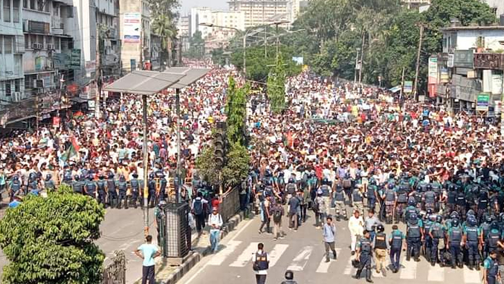 শাপলা চত্বর থেকে জামায়াত নেতাকর্মীদের সরিয়ে দিলো পুলিশ