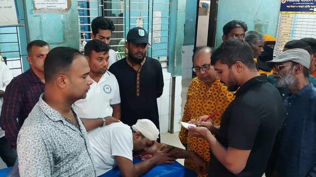 কুষ্টিয়ায় সাংবাদিকের ওপর সন্ত্রাসী হামলা