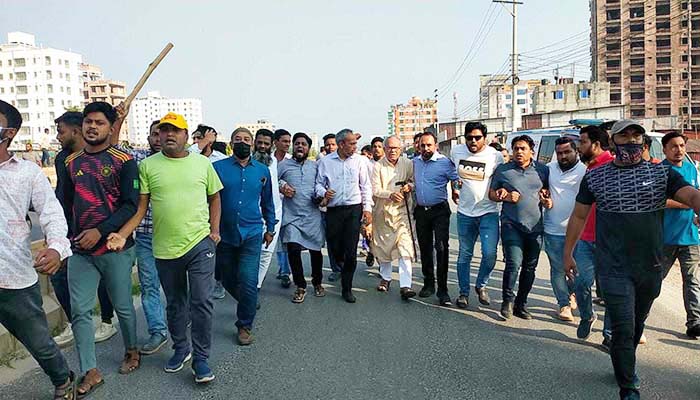 নারায়ণগঞ্জে রিজভীর নেতৃত্বে মিছিল, অগ্নিসংযোগ