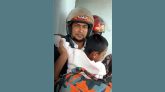 ৯৯৯-এ ফোন : পাঁচতলা ভবনের কার্নিশে আটকে পড়া শিশু উদ্ধার