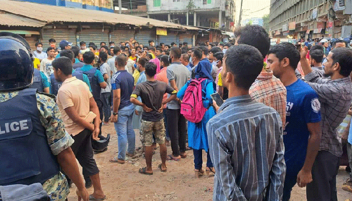 গাজীপুরে শ্রমিক-পুলিশ সংঘর্ষ, নারী নিহত