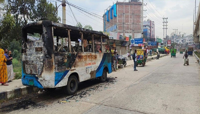 কালিয়াকৈর মহাসড়কে বাসে আগুন