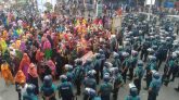 মিরপুরে গার্মেন্টস শ্রমিকদের সড়ক অবরোধ