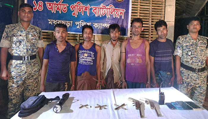 রোহিঙ্গা শিবিরে গোলাগুলি, আটক ৬