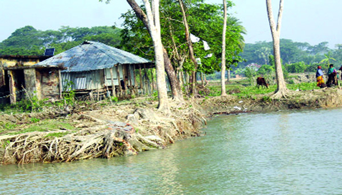 ‘আগুনমুখা’র ভাঙনে বিলীন হচ্ছে চালিতাবুনিয়ার জনপদ