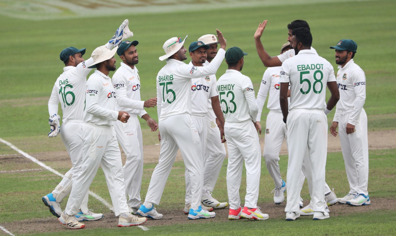 ৫০ রানের আগে ৫ উইকেট হারাল কিউইরা