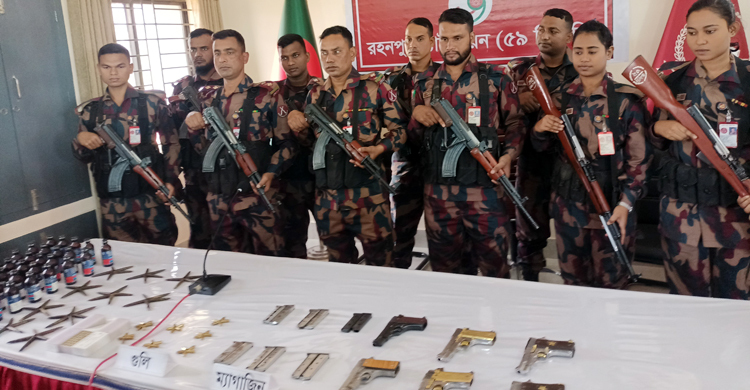 চাঁপাইনবাবগঞ্জে ৭ বিদেশি পিস্তলসহ নারী আটক