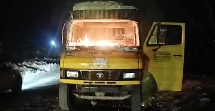 গোলাপগঞ্জে কাভার্ডভ্যানে দুর্বৃত্তদের আগুন