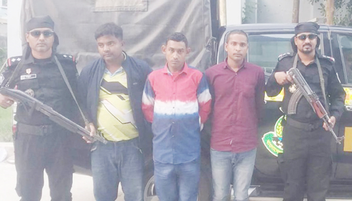 চা বাগানে ডাকাতির ঘটনায় ৩ ডাকাত গ্রেফতার