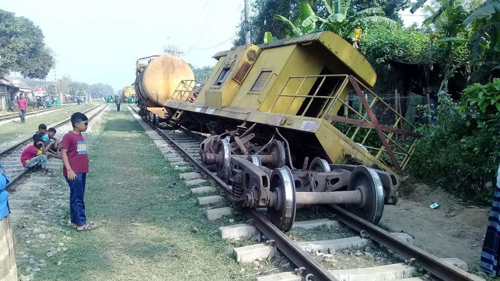মাধবপুরে ট্রেনের বগি লাইনচ্যুত