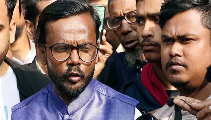 খালি মাঠ ছেড়ে দেবো না: হিরো আলম