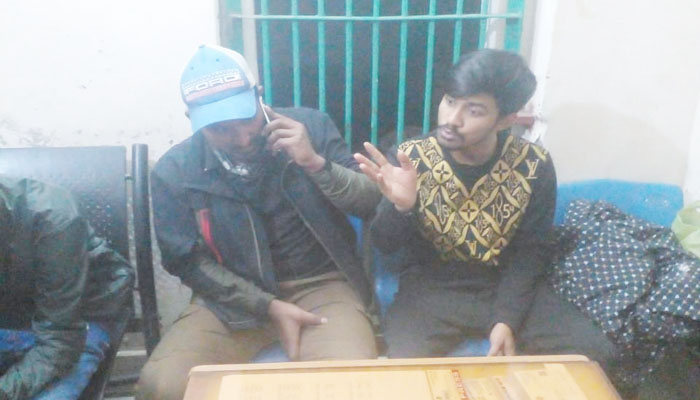 জয়ন্তিকা এক্সপ্রেস ট্রেনে দুই ছিনতাইকারী আটক