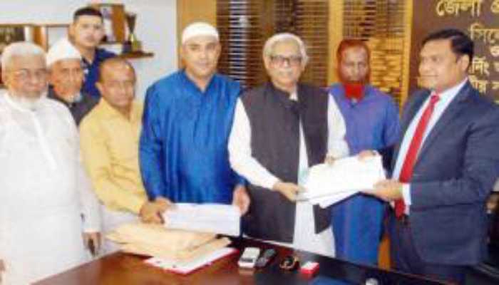 মিসবাহ সিরাজের গাড়িবহরে ককটেল বিস্ফোরণ