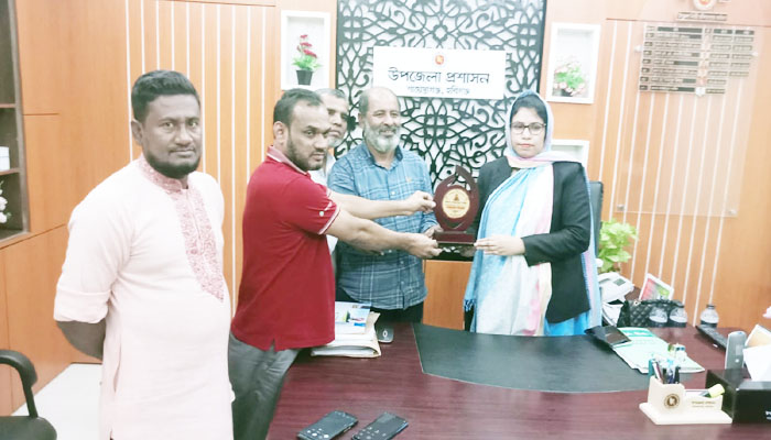 শায়েস্তাগঞ্জে ইউএনওকে অনলাইন প্রেসক্লাবের বিদায় সংবর্ধনা