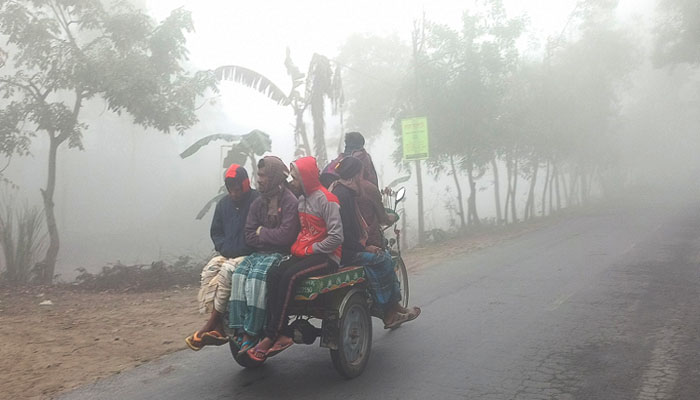 শীতে বিপর্যস্ত তিস্তাপারের জনজীবন