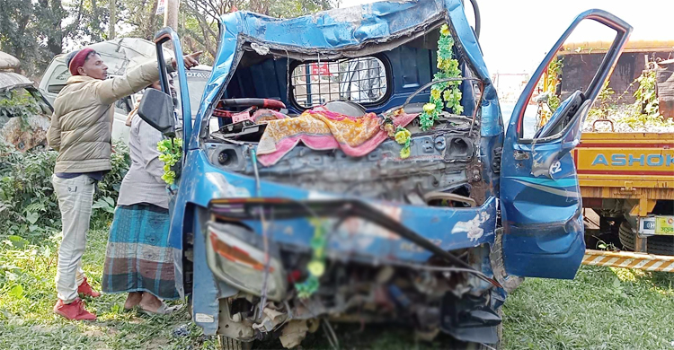 ছাতকে গাছের সঙ্গে পিকআপের ধাক্কা, নিহত ৩
