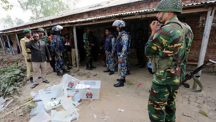 নির্বাচনে সেনাবাহিনী কী কাজ করে?