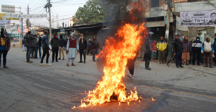 বগুড়ায় জামায়াত-শিবিরের পিকেটিং