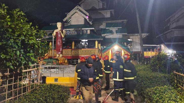 রামুর বৌদ্ধবিহারে আগুন