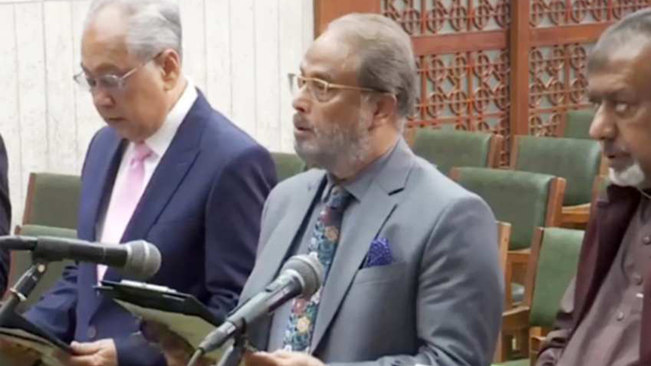শপথ নিলেন জাপার সংসদ সদস্যরা