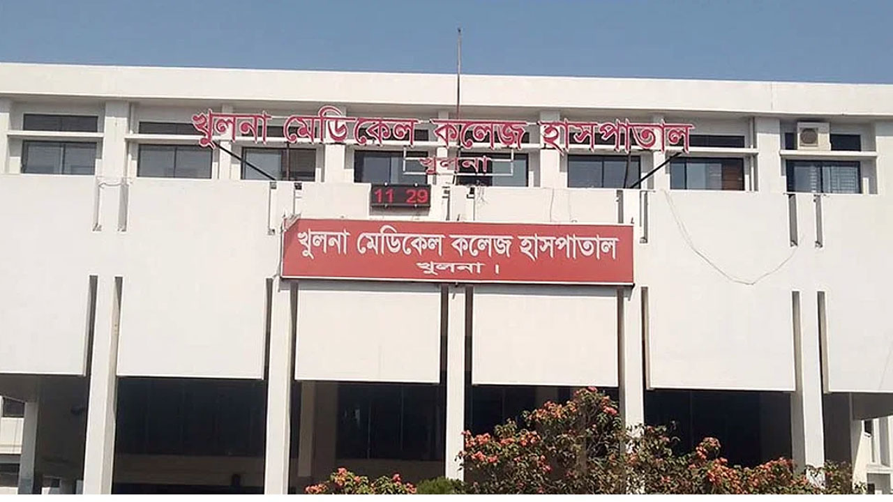 খুলনায় নৌকার কর্মীর গায়ে দুর্বৃত্তদের আগুন