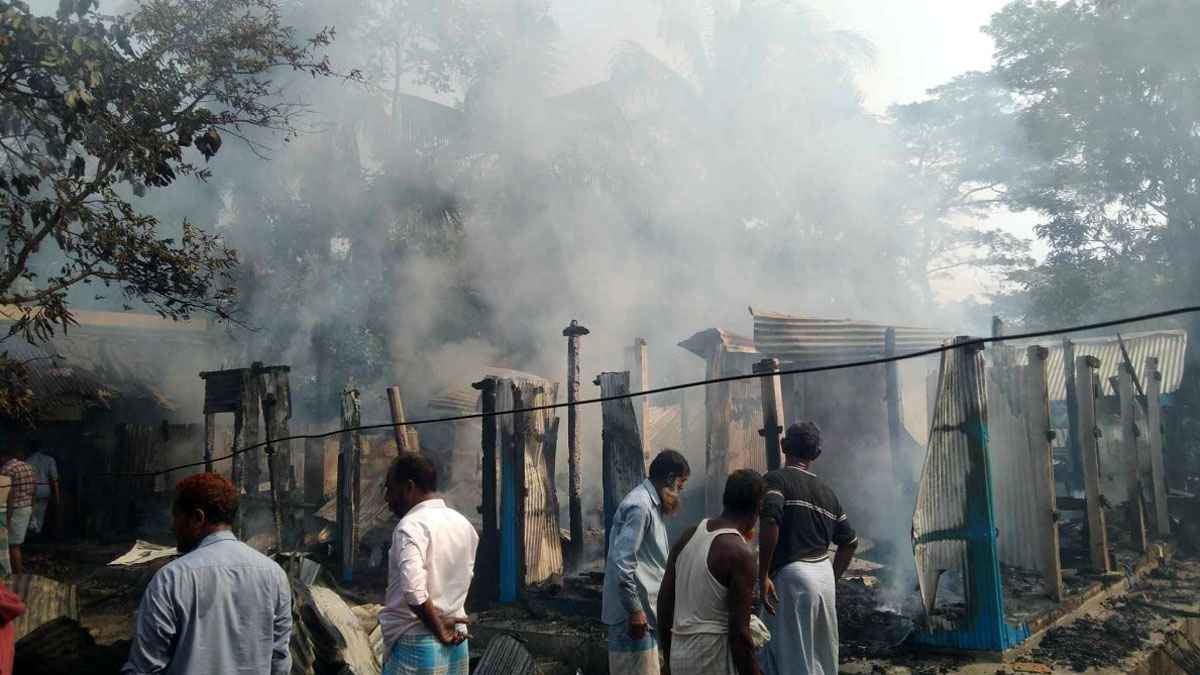মিরসরাইয়ে ৫ বসতঘর পুড়ে ছাই