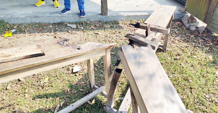 পটুয়াখালীতে ভোটকেন্দ্রে আগুন