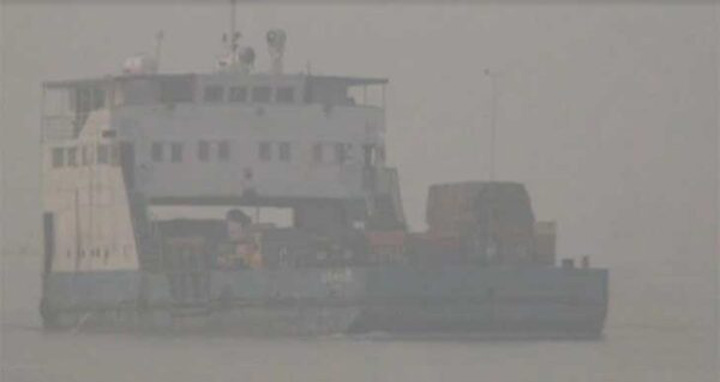 ঘন কুয়াশায় দৌলতদিয়া-পাটুরিয়ায় ফেরি বন্ধ