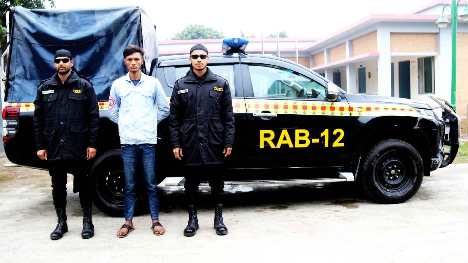 সিরাজগঞ্জে ৫১ কেজি গাঁজাসহ যুবক গ্রেফতার