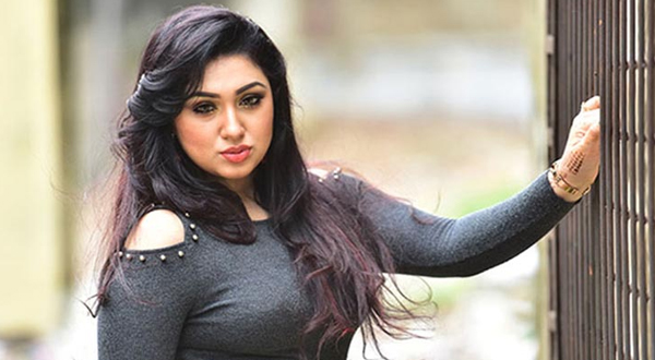 পরকীয়া নিয়ে যা বললেন অপু বিশ্বাস
