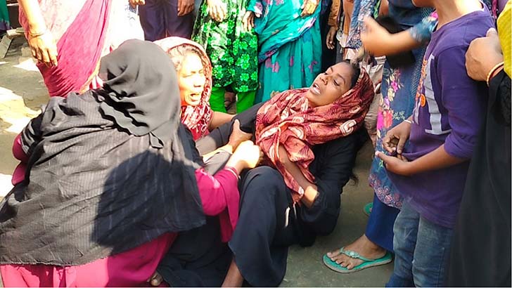 মোবাইল ভেঙে ফেলায় স্কুলছাত্রীর আত্মহত্যা