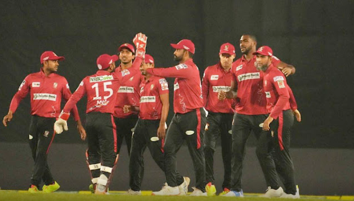 তামিম-মায়ার্স ঝড়ে কুমিল্লাকে উড়িয়ে শিরোপা জিতলো বরিশাল!