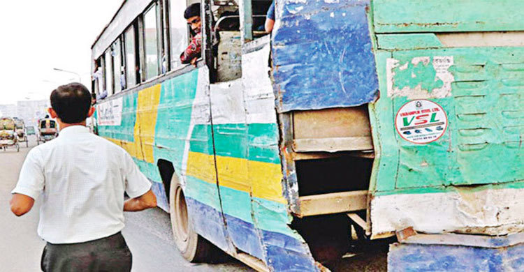 দেশের ২৪ শতাংশ বাসের নেই ফিটনেস