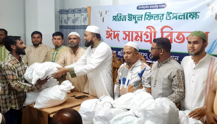 সিলেট মহানগর শ্রমিক কল্যাণ ফেডারেশনের ঈদ সামগ্রী বিতরণ