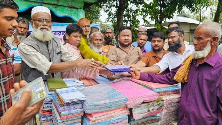বিশ্বম্ভরপুরে ৫ হাজার দুস্থদের মাঝে ঈদ সামগ্রী বিতরন