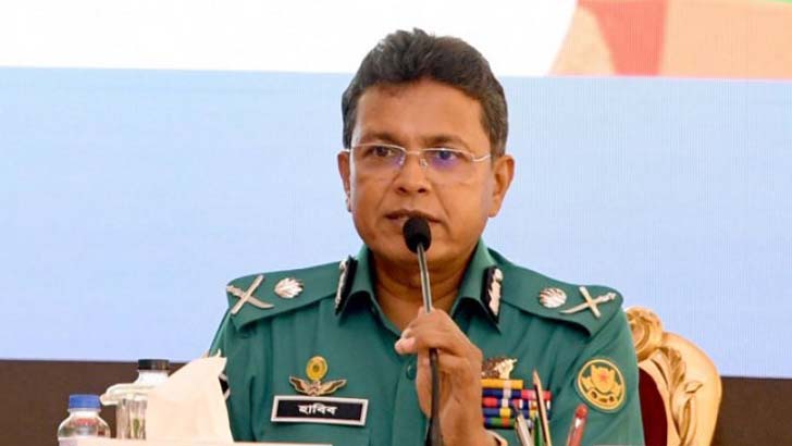 রাস্তায় ‘পুলিশ’ স্টিকারযুক্ত গাড়ি যাচাই করবে পুলিশ