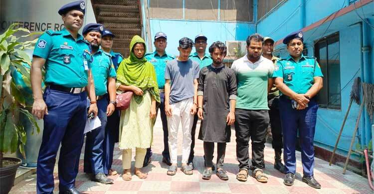 শেকলে বেঁধে তরুণীকে ধর্ষণ: চারজন রিমান্ডে