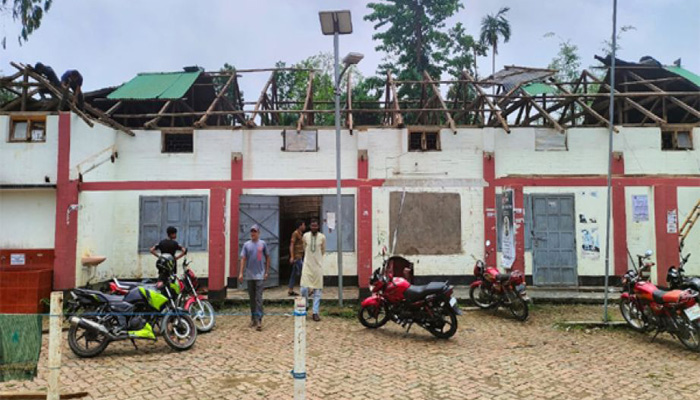 কালবৈশাখী ঝড়ে উড়ে গেলো বড়লেখা পৌরসভার চাল