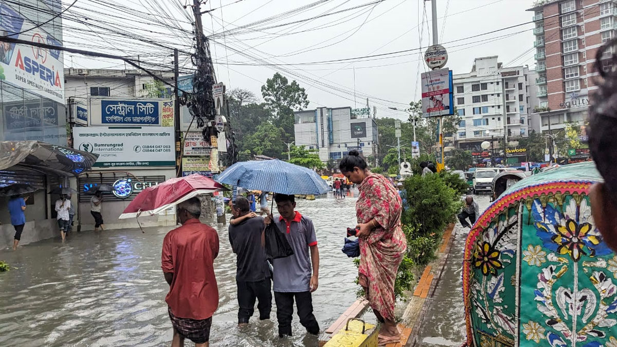 কালবৈশাখী ঝড়ে তলিয়ে গেছে চট্টগ্রাম