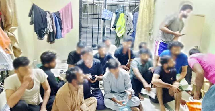 মালয়েশিয়ায় ১১ বাংলাদেশি আটক