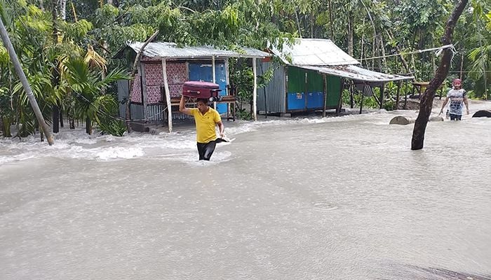 ঘূর্ণিঝড় রেমাল : বিধ্বস্ত উপকূলে মানুষের হাহাকার