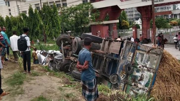টাঙ্গাইলে প্রাইভেটকার-ট্রাক সংঘর্ষে নিহত ৩