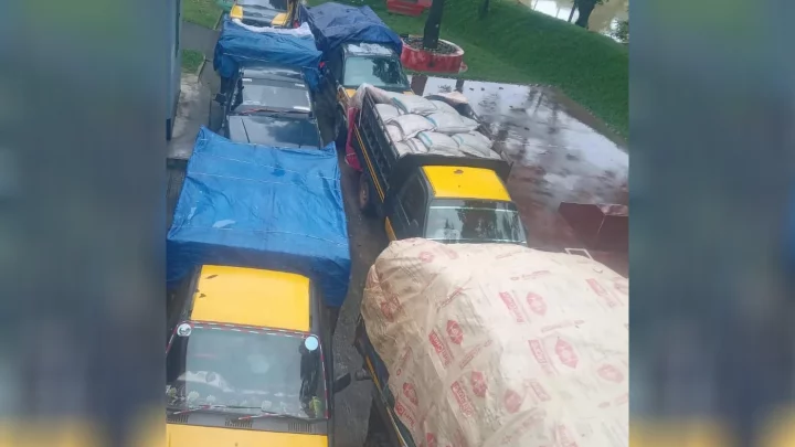 জৈন্তাপুরে ১১ ট্রাক ভারতীয় চিনি জব্দ