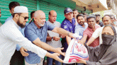 কুলাউড়ায় দুর্গতদের মাঝে ত্রাণ বিতরণ