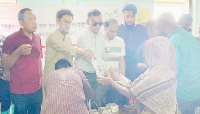 বন্যার্তদের পাশে সিলেট চেম্বার