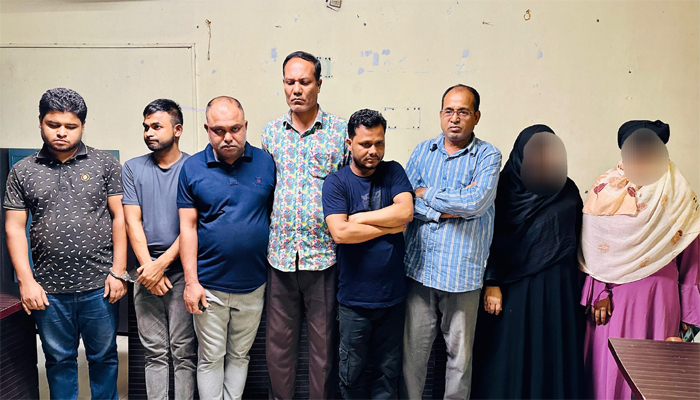 সিলেটে আবাসিক হোটেলে পতিতাবৃত্তি, নারীসহ গ্রেফতার ৮