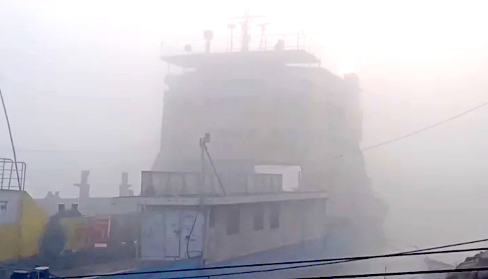দৌলতদিয়া-পাটুরিয়ায় ফেরি চলাচল বন্ধ